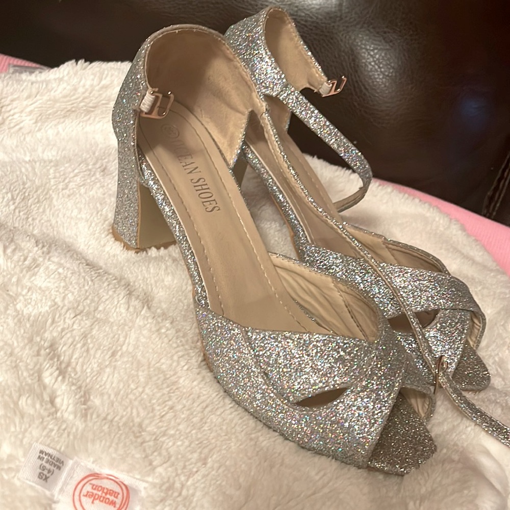 Woman’s Dressy Heels - Size 8 - Silver